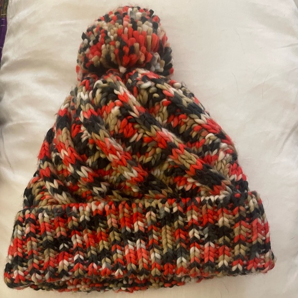 Columbia Beanie - Picture 2 of 3